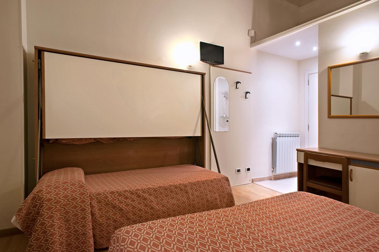 Via Marsaglia Rooms Sanremo Bagian luar foto