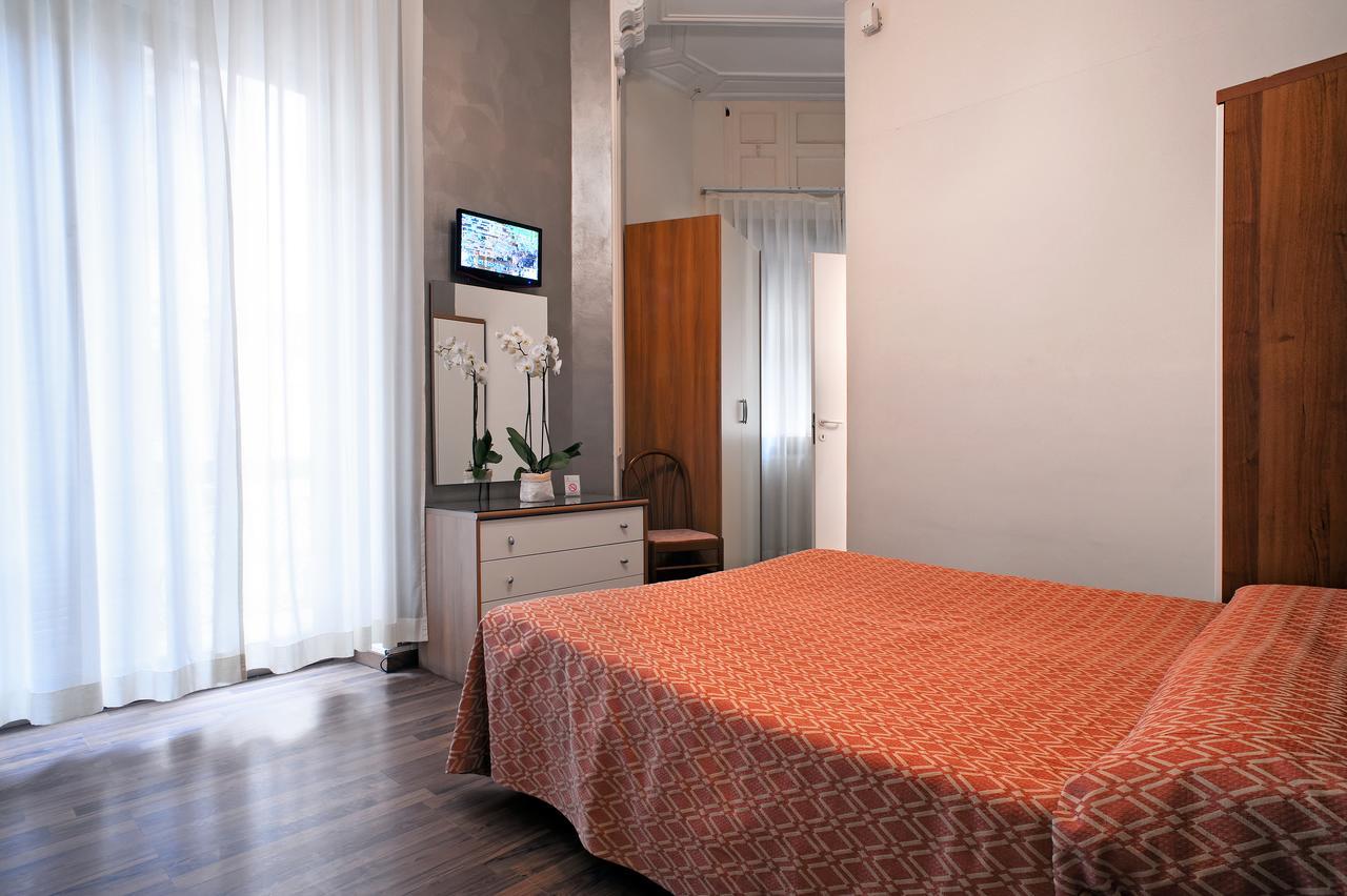 Via Marsaglia Rooms Sanremo Bagian luar foto