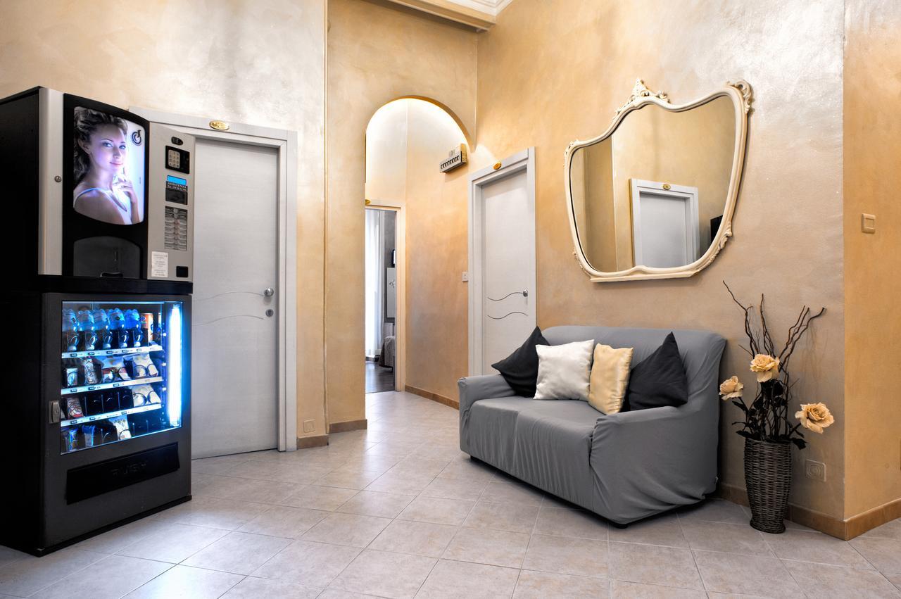 Via Marsaglia Rooms Sanremo Bagian luar foto