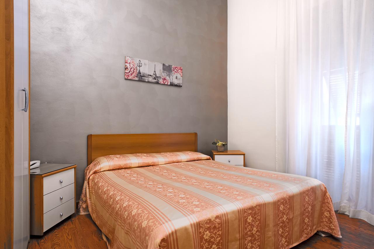 Via Marsaglia Rooms Sanremo Bagian luar foto