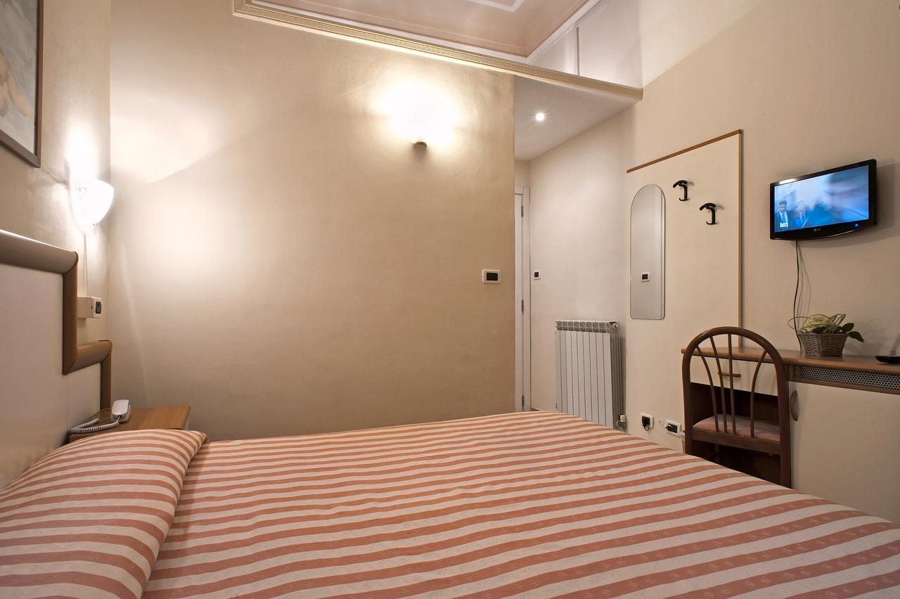 Via Marsaglia Rooms Sanremo Bagian luar foto